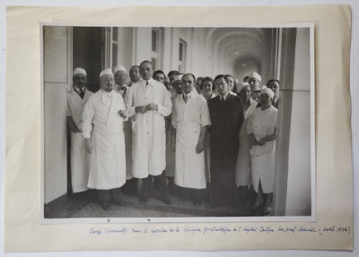 CHIRURGUL SERGE VORONOFF SI PROFESORUL DR. C. DANIEL , PE HOLUL SPITALULUI COLTEA , FOTOGRAFIE , APRILIE 1934 foto
