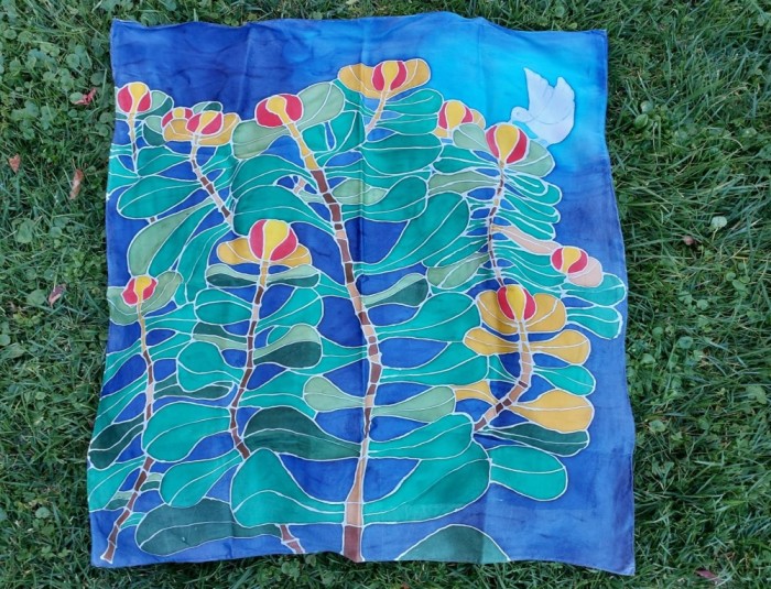 Batic / esarfa de matase naturala, pictata manual , motiv cu flori si porumbel alb, artistic, 85cmx89cm