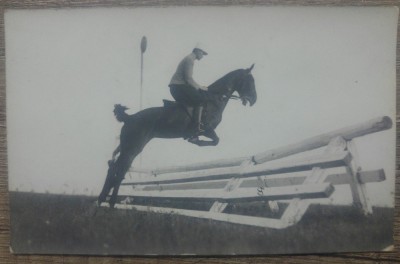 Militar roman calare in cursa cu obstacole// foto tip CP 1912 foto