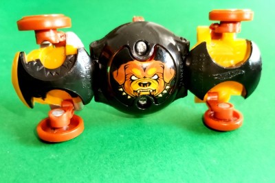 Minge auto Hot Wheels 2012 Mattel Ballistiks Full Force Dog Rover Driver X7138. Bila lovita se transformă in auto de 9 cm. Dulăul zgardă cu țepi W foto