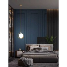 Lustra pe cablu, semicerc cu 1 glob de sticla alba, dulie E27, culoare corp auriu, lungime reglabila 80CM