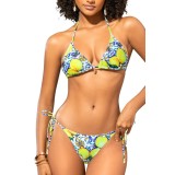 Bikini brazilian tip triunghi cu bretele &icirc;n jurul g&acirc;tului și legături laterale &ndash; imprimeu lăm&acirc;ie S