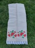 Prosop stergar vechi taranesc de canepa, brodat de mana model cu flori de trandafir, 58cm latime x 135cm lungime