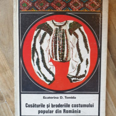 Ecaterina D. Tomida - Cusaturile si broderiile costumului popular din Romania