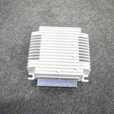 Amplificator de sunet TESLA MODEL X 2016 OEM: 1004833-10-A,1000350-001-09 foto