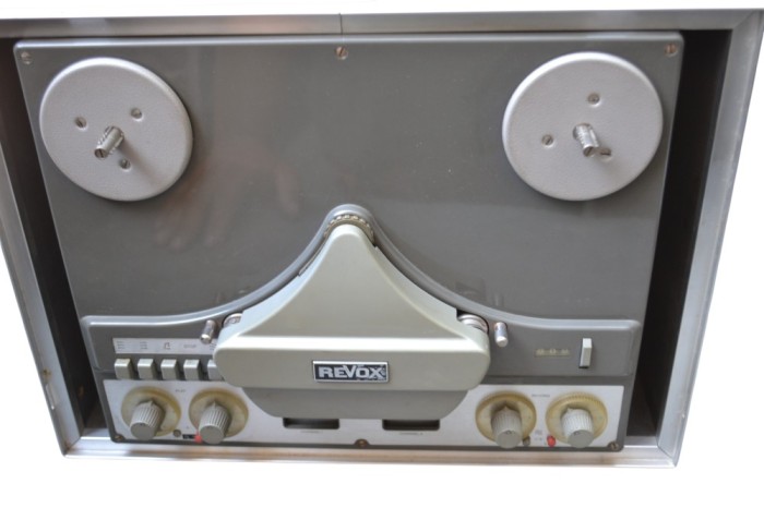 Magnetofon Revox model 636 G 36 cu amplificare si difuzor incorporat