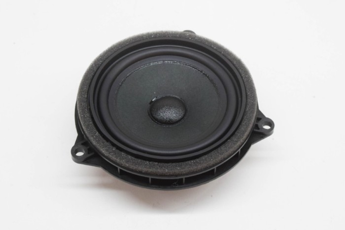 Difuzor ușă st&acirc;nga față BMW 2 Gran Tourer F46 2019 OEM: 8715685,105975-10 11550878