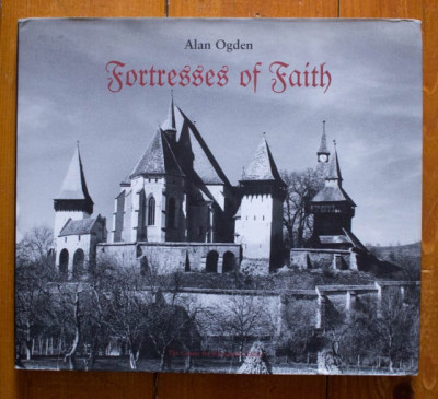 Alan Ogden - Fortresses of Faith Cetati si Biserici fortificate Transilvania foto