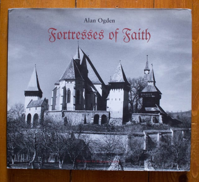 Alan Ogden - Fortresses of Faith Cetati si Biserici fortificate Transilvania