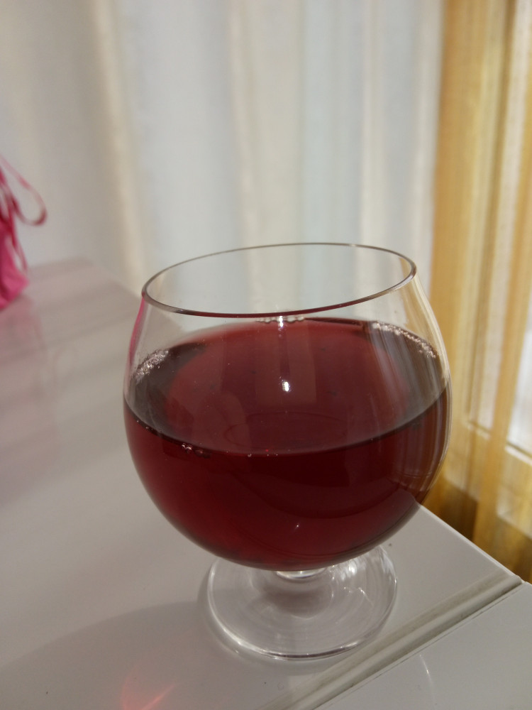 vand vin rosu capsunica
