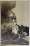 ERUPTIA UNEI SONDE IN ZONA CAMPINA , FOTOGRAFIE TIP CARTE POSTALA , FOTO OLTEANU , AUGUST 1925