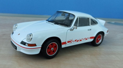 Macheta Porsche 911 Carrera RS 2.7 1973 alb/rosu - Welly 1/18 foto