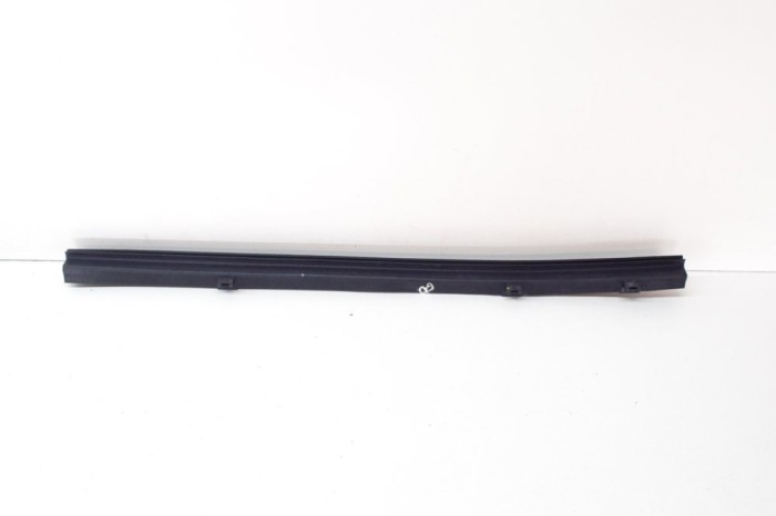 Chedar geam ușă dreapta spate TESLA MODEL S 2017 OEM: 1038407-00-A 14340810