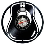 Ceas de perete decorativ realizat din disc de vinil, Model Chitara Acustica Muzica Instrument, Negru, 30 cm