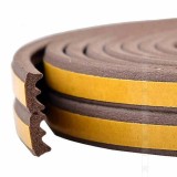 Cumpara ieftin Banda Autoadeziva pentru Etansarea Usilor si Ferestrelor, Profil E, 9mm x 4mm, Rezistenta UV, Cauciuc EPDM, 6 m, Maro