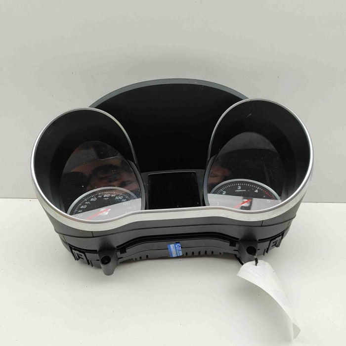 Ceas de bord MERCEDES-BENZ X - Class 2018 OEM: A4709009502,A4709015200,A4709041000,A4709021702