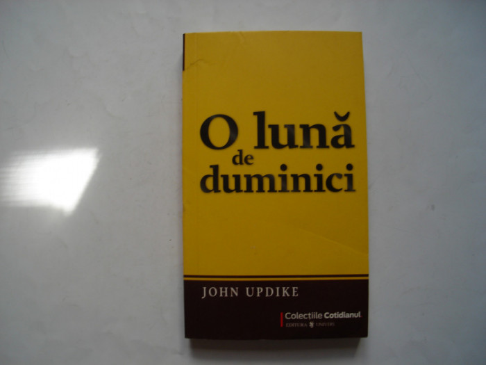 O luna de duminici - John Updike