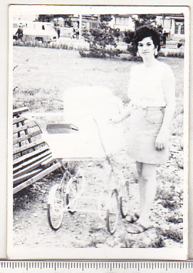 bnk foto - Femeie cu carucior de copil - 1971 foto