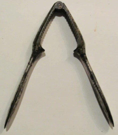 GE - Spargator Cleste metalic vechi pentru alune &amp; nuci / perfect functional / 17 cm (L) 175 g