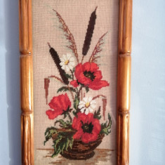 GOBLEN VECHI - Cosulet cu flori- lucrat manual ,inramat ,sub sticla- 18 X34 cm