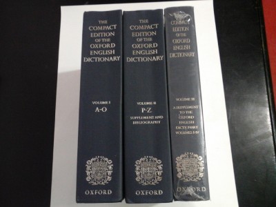 THE COMPACT EDITION OF THE OXFORD ENGLISH DICTIONARY - 3 vol.(reproduced micrographically) foto