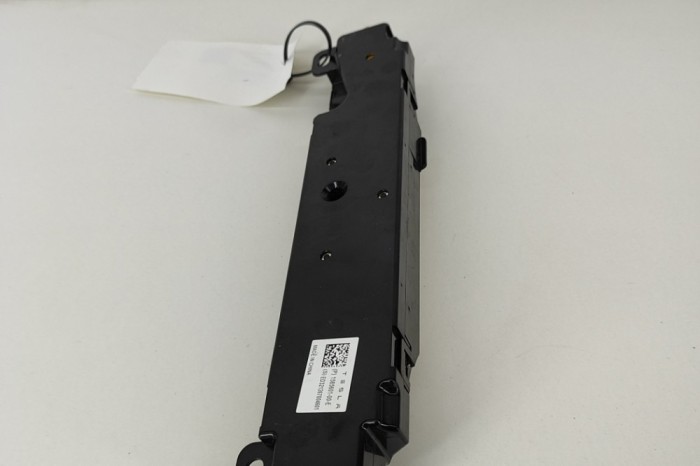 Amplificator de antena TESLA MODEL 3 2021 OEM: 1585601-00-E 22295975