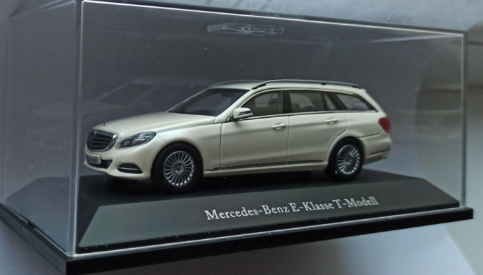 Macheta Mercedes Benz E Class T-Model S212 Break 2013 alb - Kyosho 1/43