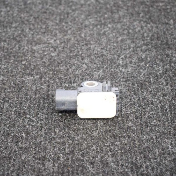Senzor de impact dreapta față VOLVO V70 III BW 2008 OEM: 31264395 3684492