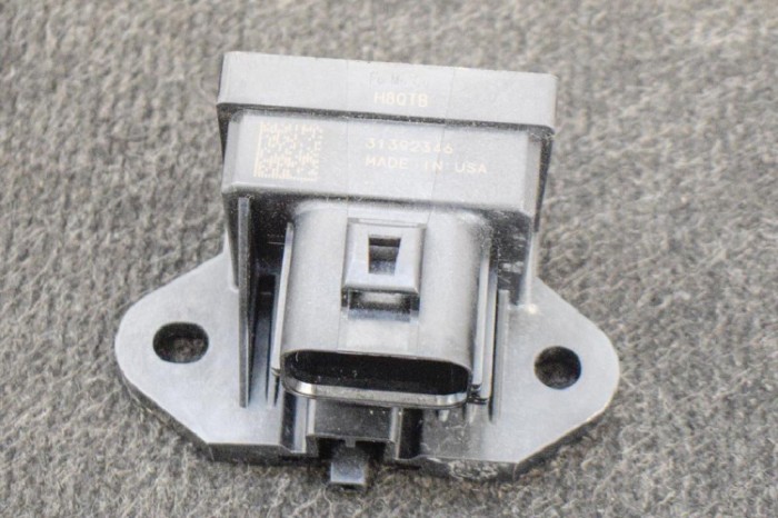 Unitate de control pompa de combustibil VOLVO V40 Hatchback 2017 OEM: 31392346 10880067