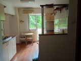 &Icirc;nchiriez apartament cu 2 camere, decomandat, situat la etajul 1 al unui bloc aflat &icirc;n imediata apropiere a Parcului Sebastian.
