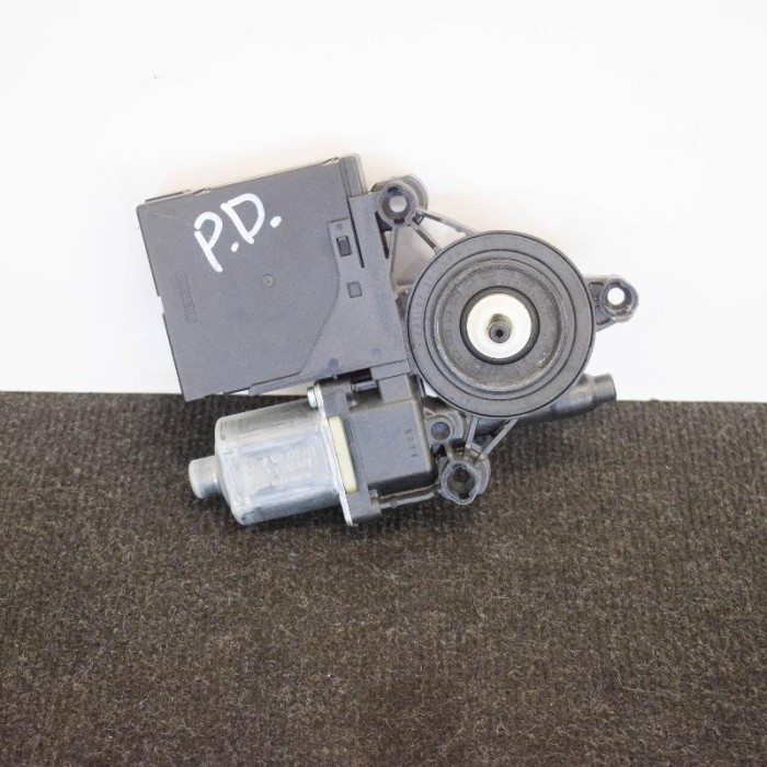 VW PASSAT Variant B7 365 2011 OEM: 3AA959702A3AA8374623C0959792C0130822451 SKU: 4118931