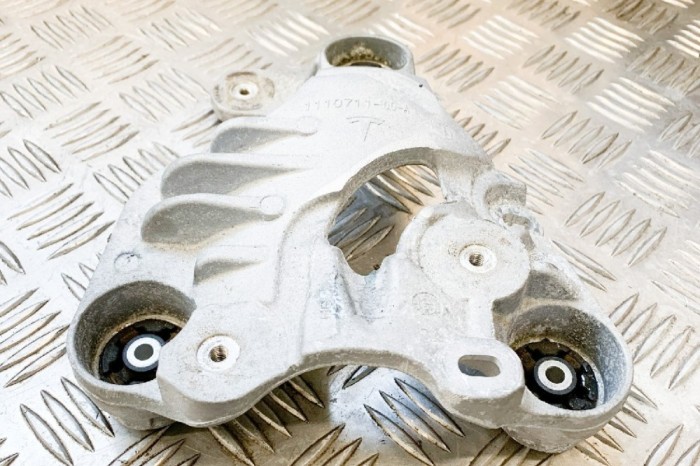 Suport compresor aer condiționat TESLA MODEL 3 2018 OEM: 1110711-00-A | 10880659