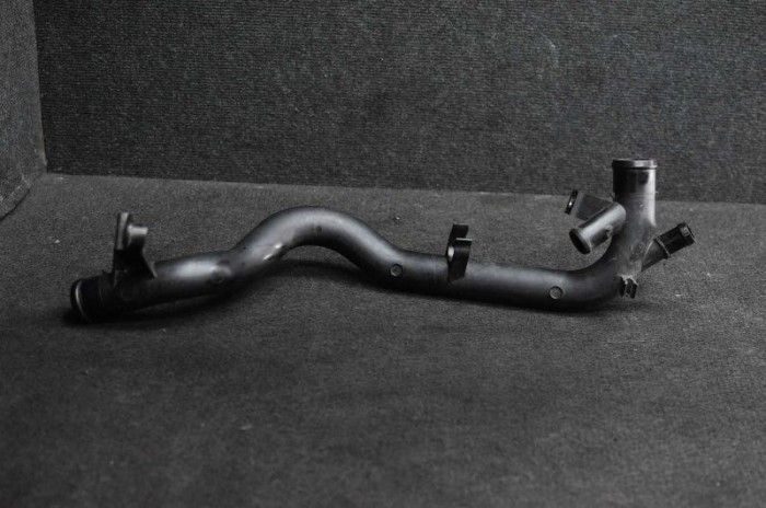 Furtun radiator răcire dreapta AUDI A5 Cabrio 8F7 2013 OEM: 03L121071B 1861575