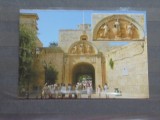 MALTA - MDINA - PE PERETII PORTII INTERIOARE SE AFLA BASORELIEFURI CU FIGURILE, Necirculata, Fotografie