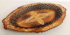 Tava din lemn sculptat manual, pirogravat si pictat, artizanat romanesc in stil Tramp Art