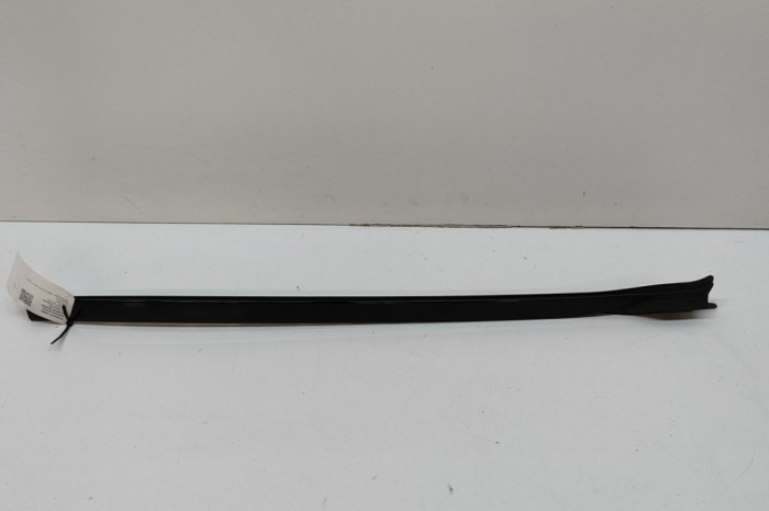 Ornament vertical parbriz dreapta BMW X5 G05 2018 OEM: 7463528 | 25411127