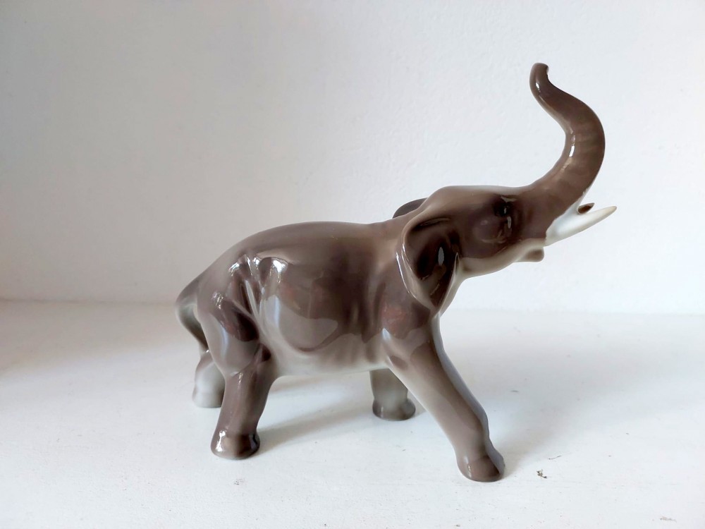 Elefant - bibelou vechi romanesc Alba Iulia anii 70-80, 15x20cm | Okazii.ro