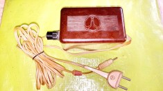 G260-Dispozitiv electric vechi TESLA LIBEREC bachelita stare buna piesa de colectie. Marimi: 13/8/5 cm.