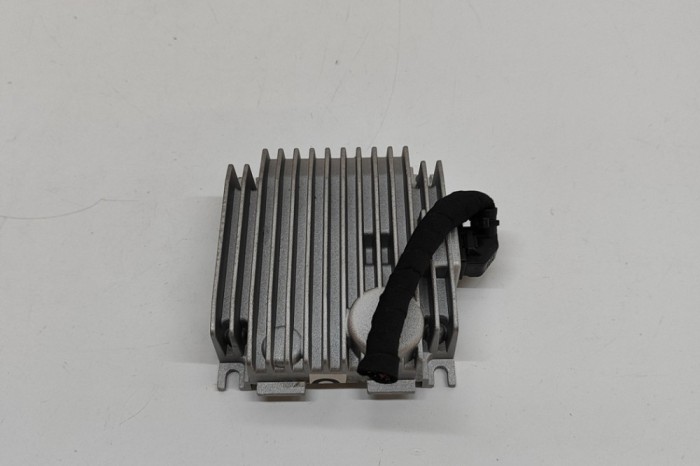 Amplificator de sunet PORSCHE Taycan 2022 OEM: 9J1035335J,9J1035335 | 31845109