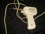 Pistol de lipit Romanesc cu carcasa Alba original,incalzeste ansa instantaneu-Pistol vechi putin folosit,pistol Radio Progres Bucuresti 220V,100W,50HZ