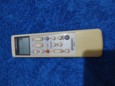 Telecomanda aer conditionat / telecomenzi aer conditionat ORIGINALE, FRIGIDAIRE , stare foarte buna, perfect functionala !! foto