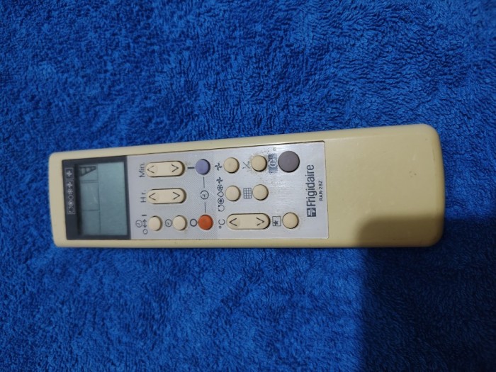 Telecomanda aer conditionat / telecomenzi aer conditionat ORIGINALE, FRIGIDAIRE , stare foarte buna, perfect functionala !!