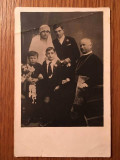 Carte postala poza veche cu cuplu de miri, preot si 2 baieti, pe la 1900