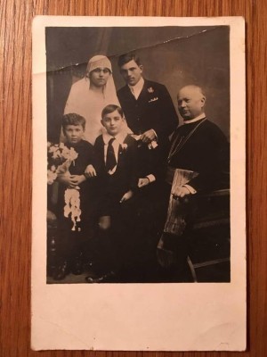 carte postala poza veche cu cuplu de miri, preot si 2 baieti, pe la 1900 foto