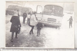 Bnk foto Excursionisti langa autocar Setra S12 ONT, Alb-Negru, Romania de la 1950, Transporturi