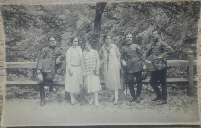 Fotografie de grup cu militari la Baile Herculane, 1925// foto tip CP