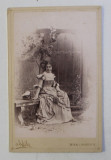 PAULA WESSELY 1860 - 1887 , ACTRITA AUSTRIACA , PORTRET , FOTOGRAFIE TIP CABINET , ATELIERUL &#039; ADELE &#039; FOTOGRAF AL CURTII REGALE , SFARSIT DE SECOL XX