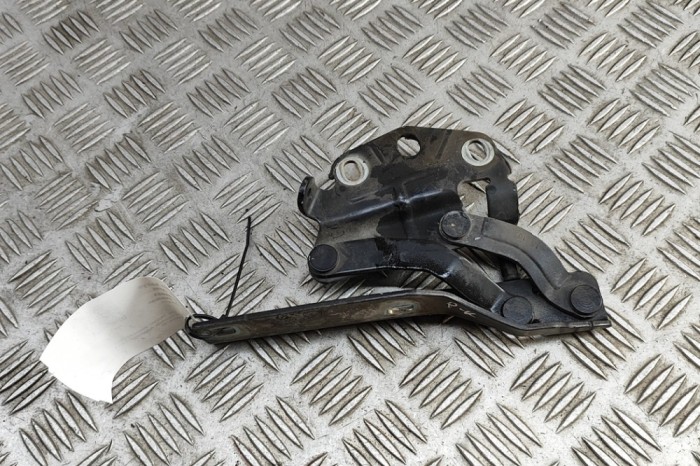 Balama capota st&acirc;nga față VW PASSAT Variant B7 365 2014 OEM: 3AA823301 30781643