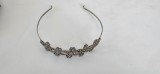 TIARA CU PIETRICELE .