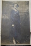 Fotografie tip carte postala, necirculata, femeie cu margele, 1930